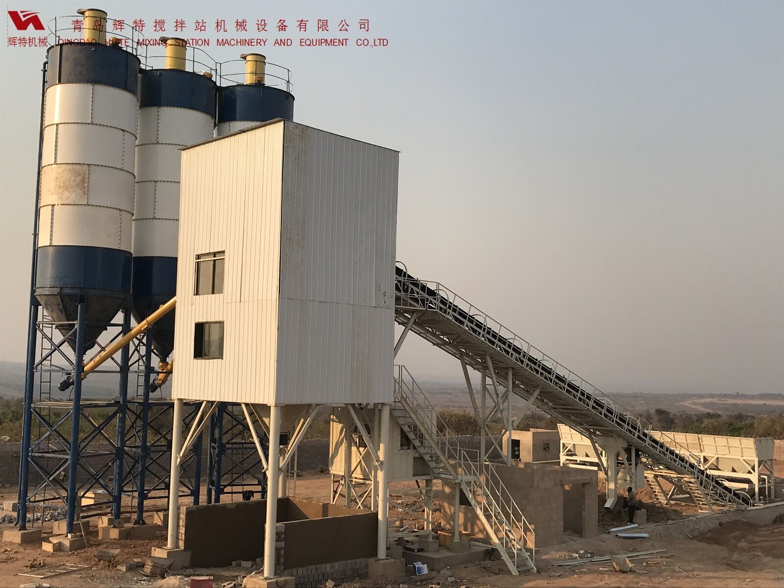 輝特混凝土攪拌站HZS120采用國內(nèi)外知名品牌，大大降低了設(shè)備故障率