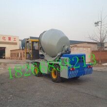 湖北赤壁帶自上料攪拌車廠家說(shuō)明，1.6立方2方流動(dòng)式自裝料自拌水泥罐車價(jià)格