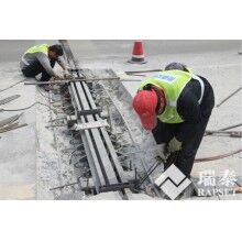 橋頭跳車現(xiàn)象是橋梁伸縮縫的什么問題導(dǎo)致的呢？